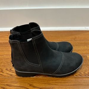 Woman’s Peacock water resistant Chelsea boot
